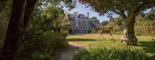 Sausmarez Manor logo
