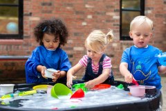 Sunny Day Nursery & Play Club logo