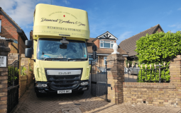 R.g Diamond & Sons logo