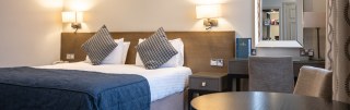 Crown & Mitre Hotel