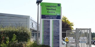 Loughton Tyres logo